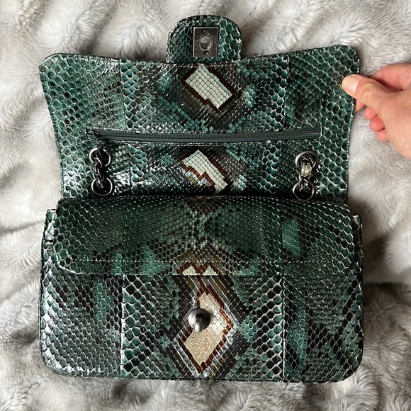 Gorgeous Chanel Classic Medium Double Flap Bag - Picture 4 of 9